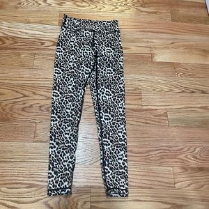 Zyia Active Size 2 Leopard Brilliant Skrunchy Hi-Rise 7/8 24” Leggings